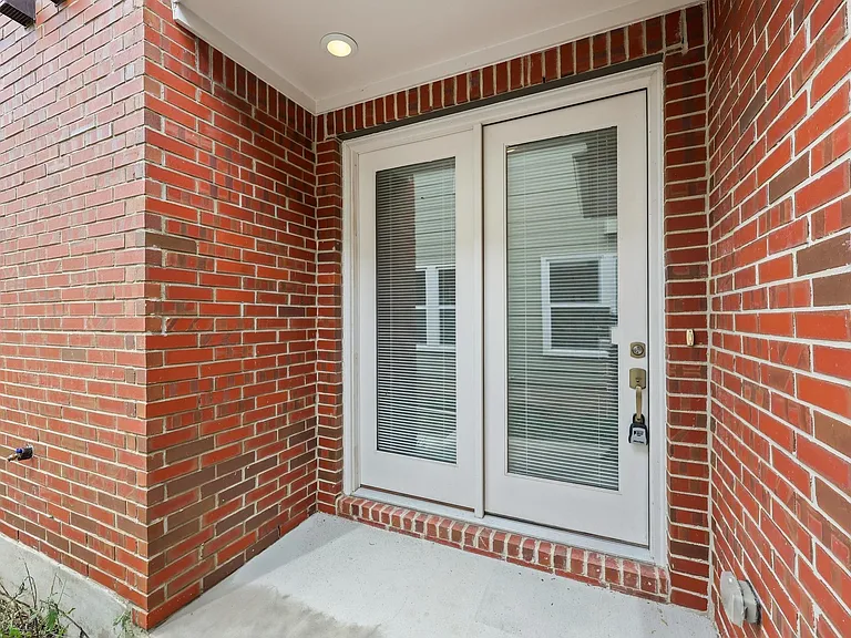 2222 Simond Ave #E — Photo 3