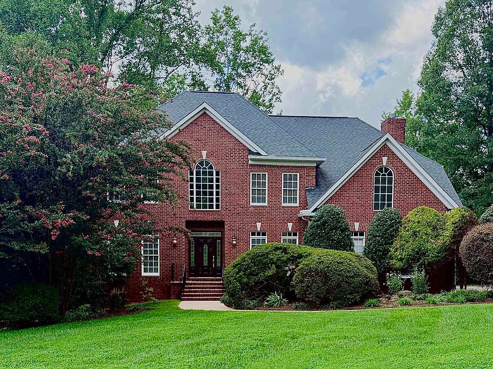1st image of 401 Rivercrest Dr