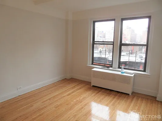 Rented by City Connections Realty | media 3