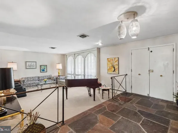 7 Arthur Ct, Wallingford, PA 19086