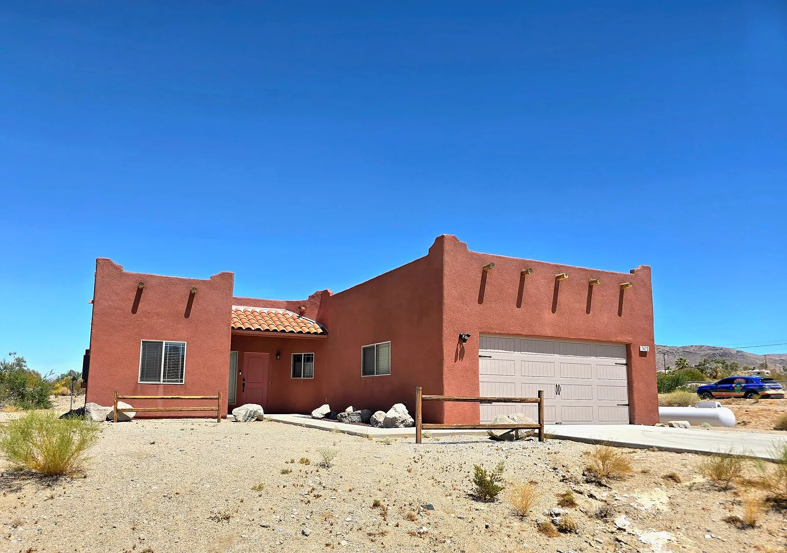 Adorable Adobe Near National Park Entrance with Solar — Photo 1