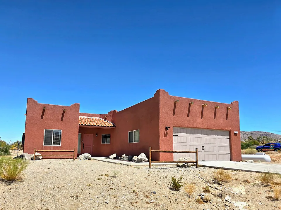 7425 Kellogg Ave