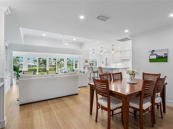 5th image of 300 Harbour Dr APT 305B