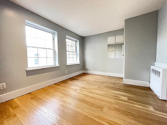 4th image of 198 Scholes St #2BB