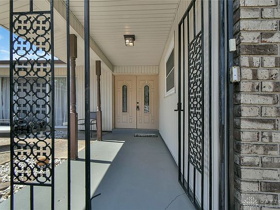 3rd image of 912 Kenbrook Dr