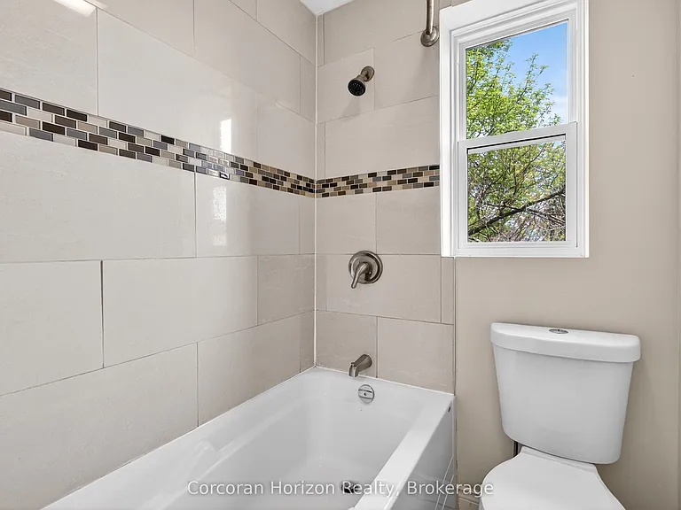 520 John St N — Photo 37