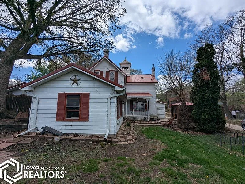 222 Morgan St photo 1