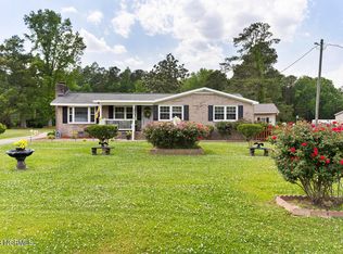 805 Sand Hole Rd, Riegelwood, NC 28456