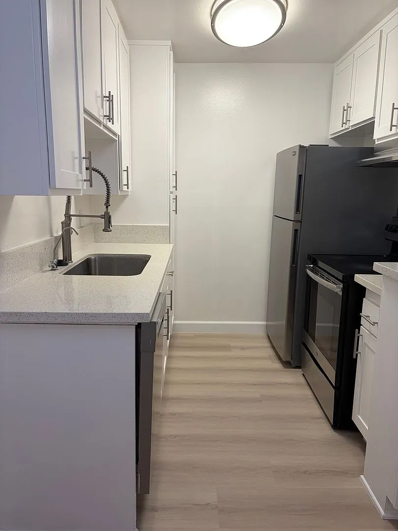 433 Pioneer Drive — Photo 4