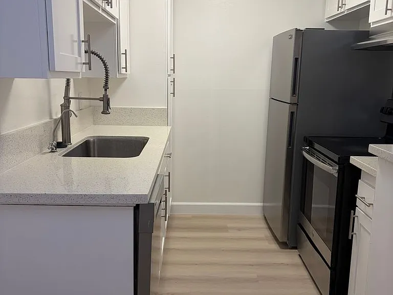 433 Pioneer Dr #2 — Photo 1