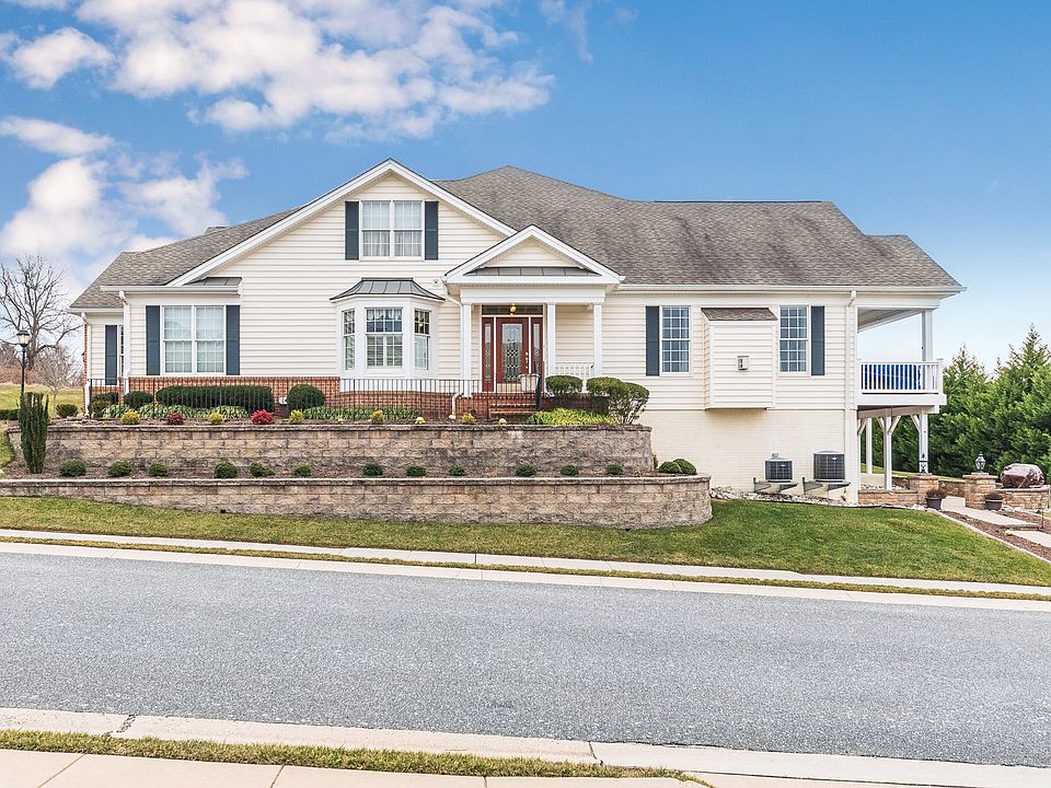 2nd image of 318 Plantation Ln