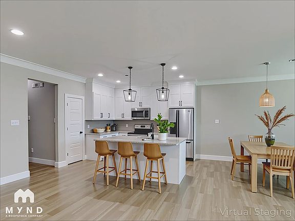 4th image of 2417 Creek Dr