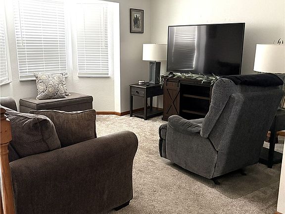 4th image of 174 Woodstone Ln