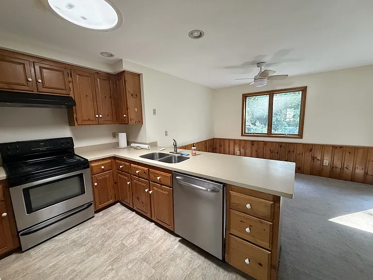 37-39 Willowbrook Ave #39 — Photo 6