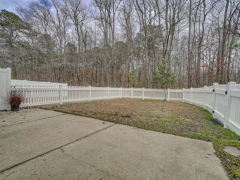 2230 Livingston St — Photo 18