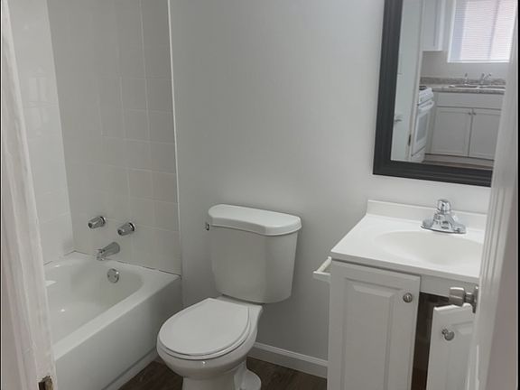 4th image of 307 Sigsbee Ave #C