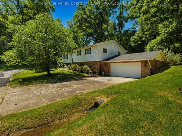 241 Lakeview Dr, Saint Albans, WV 25177