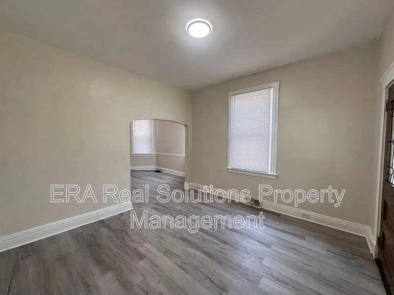 2 bed, 1.0 bath, $1,200 — Photo 3