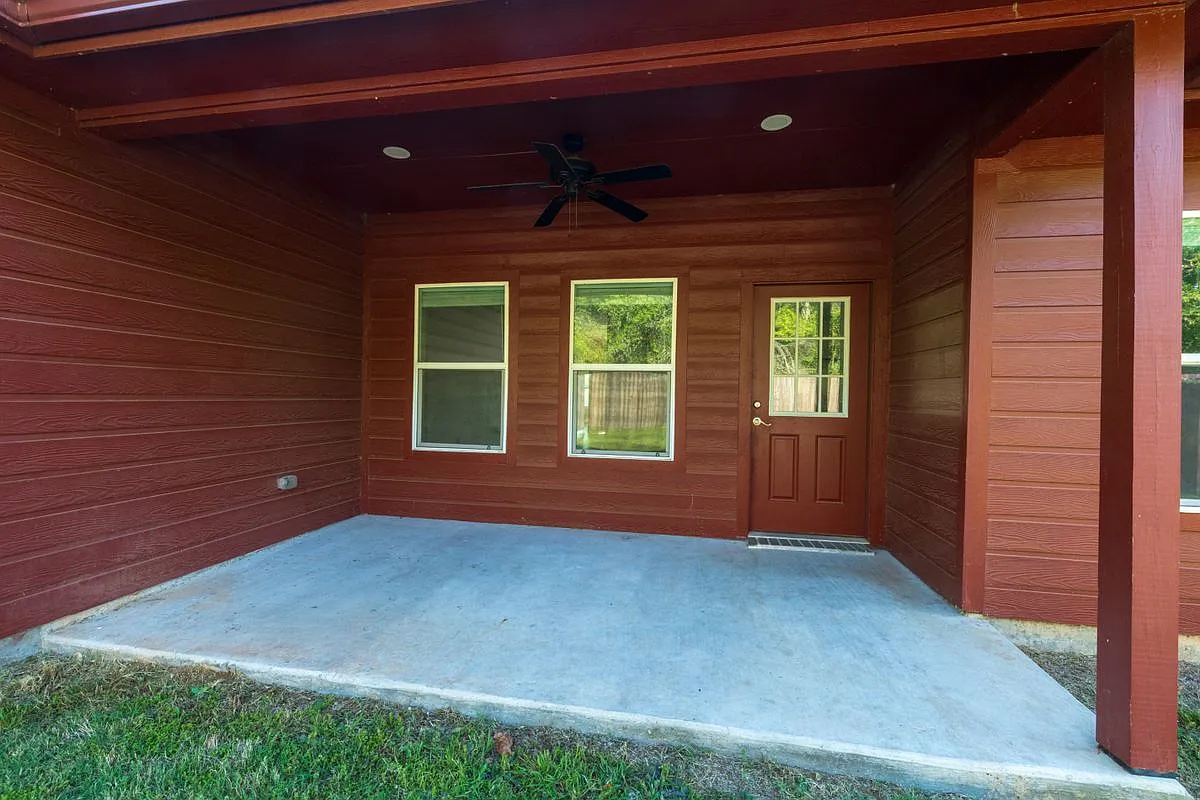 3 bed, 2.5 bath, 1648 sqft, $2,400 — Photo 4