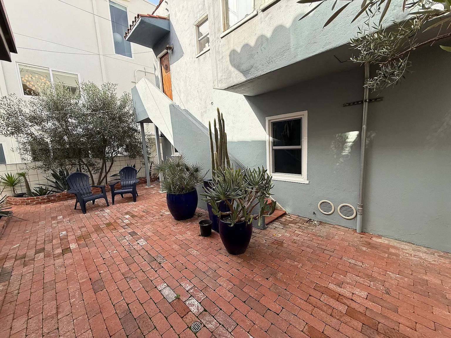 Studio, 300 sqft, $2,500 — Photo 1