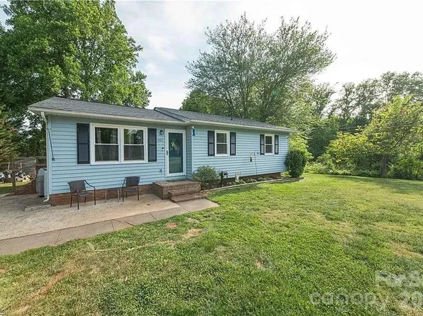 402 Williams St, Boonville, NC 27011
