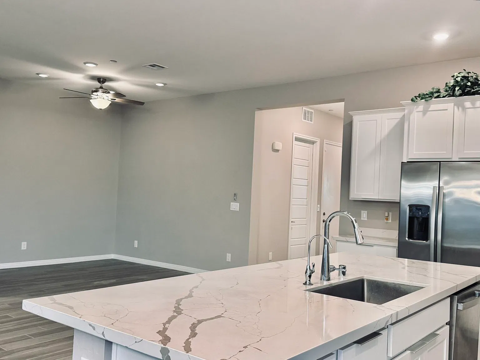 3 bed, 1953 sqft, $2,500 — Photo 4