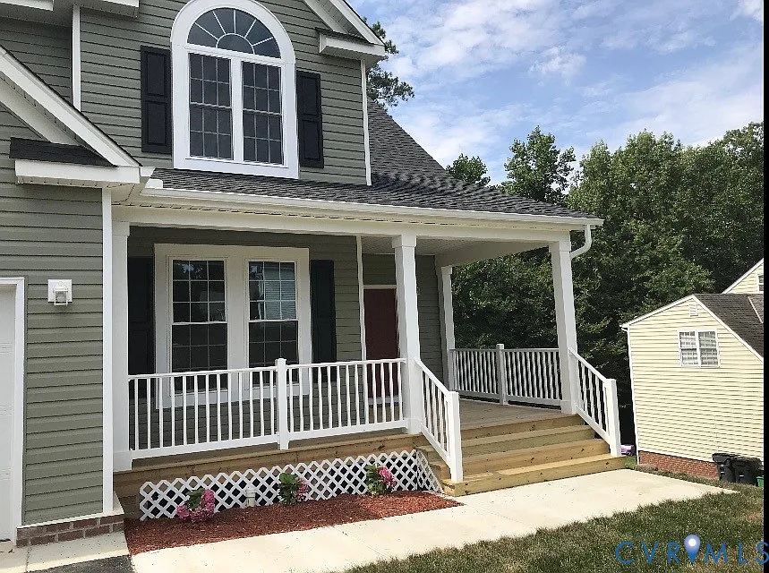 4 bed, 2.5 bath, 2502 sqft, $3,000 — Photo 2