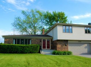 325 W Waverly Ct, Arlington Heights, IL 60004