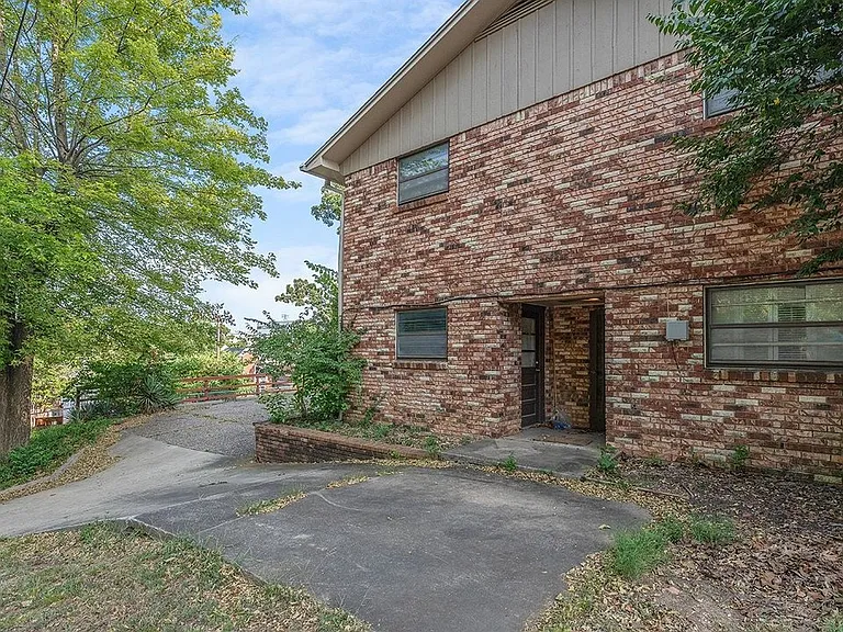 476 N Oliver Ave — Photo 25