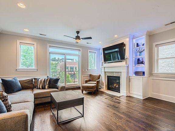 4th image of 2941 N Damen Ave #3
