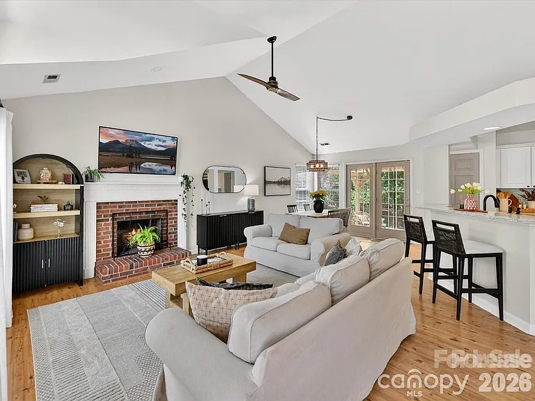 4131 Huntmeadow Dr — Photo 13