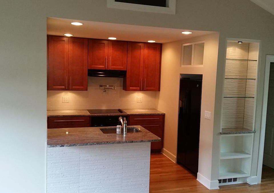 Full Kitchen, Granite counter tops