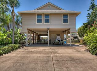 333 Tahiti Rd, Tiki Island, TX 77554