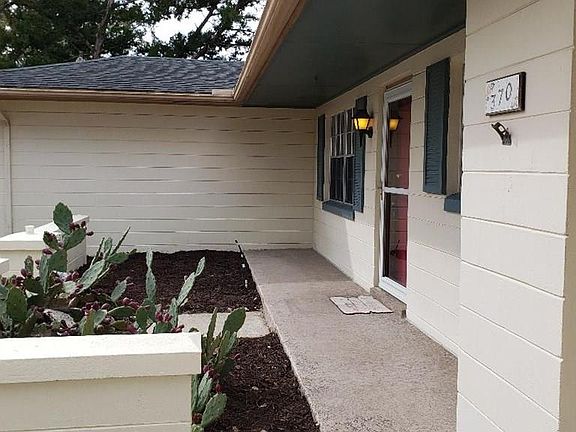 2nd image of 370 Casuarina Cir
