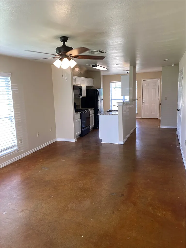 3 bed, 2.5 bath, 1048 sqft, $1,750 — Photo 2