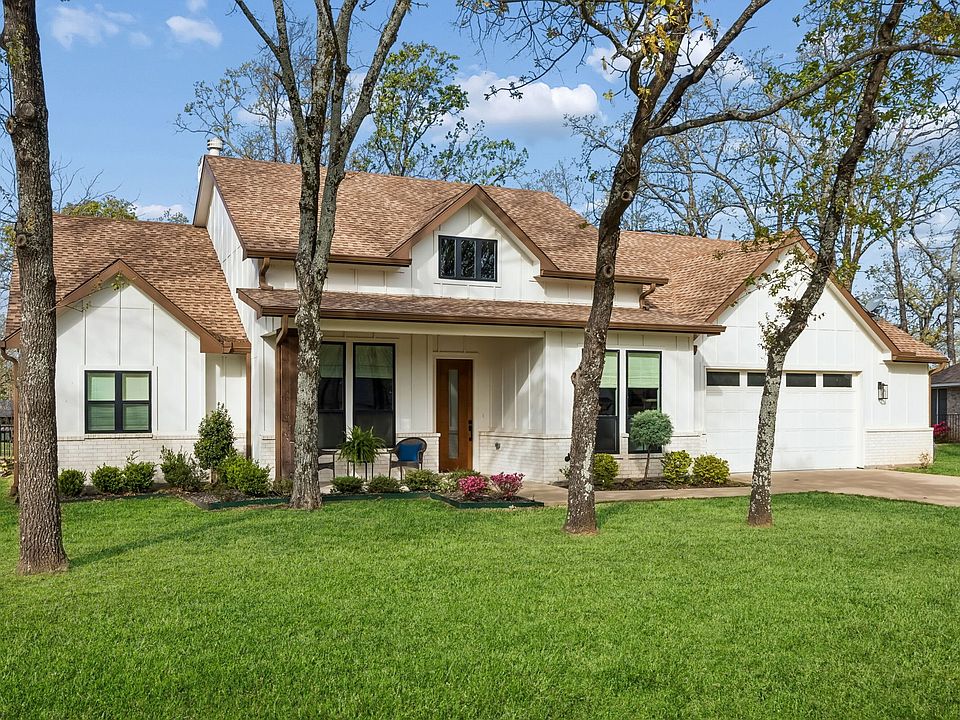 1st image of 207 Colonial Dr