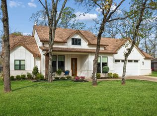 207 Colonial Dr, Mabank, TX 75156