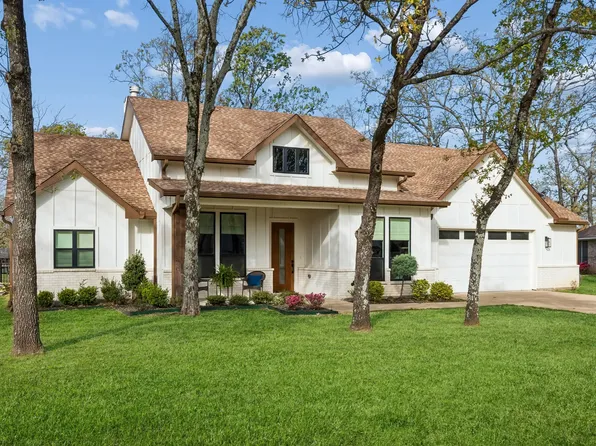207 Colonial Dr, Mabank, TX 75156