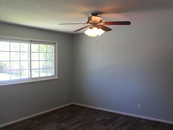 Light, Bright Interior with New Flooring, Paint, Mini blinds