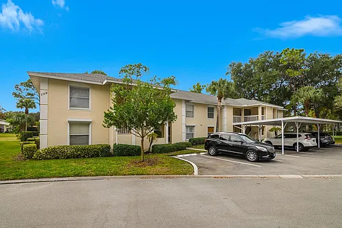 709 Landover Cir #201 Photo 1