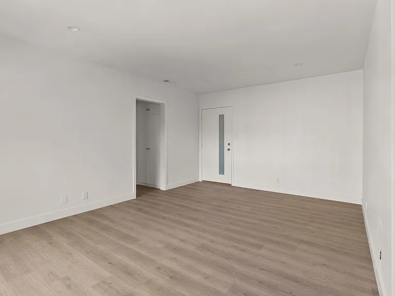 904 N Gardner St #4 — Photo 8