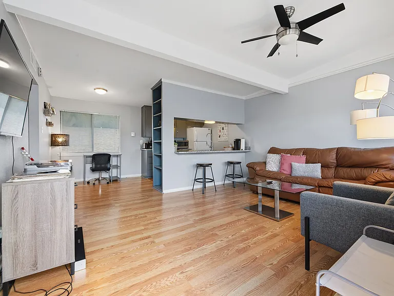 2408 Longview St #204 — Photo 3