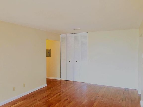 2nd image of 50 Shrewsbury Green Dr Unit H