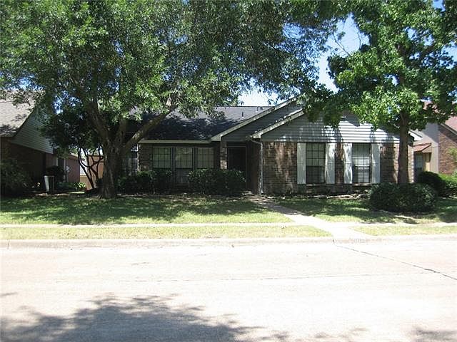 1st image of 2605 Duchess Dr