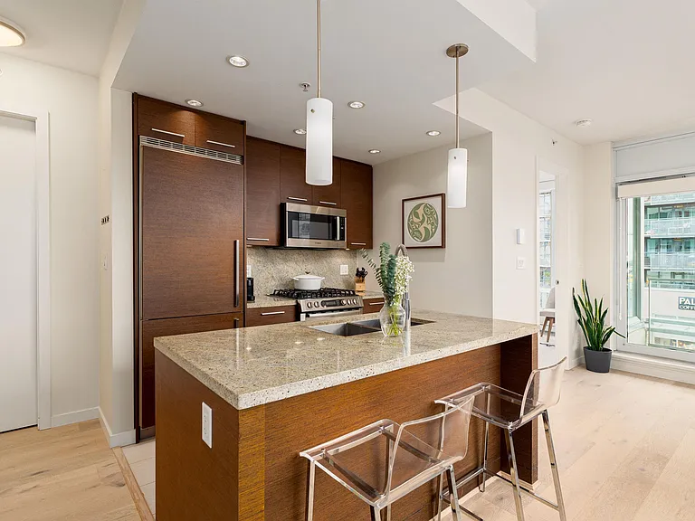 2528 Maple St #305 — Photo 6