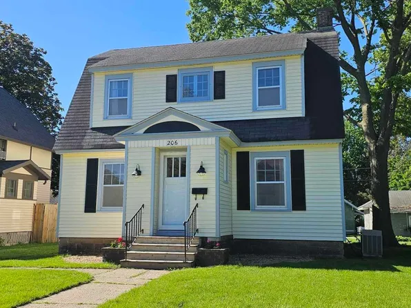 206 3rd Ave, Charles City, IA 50616