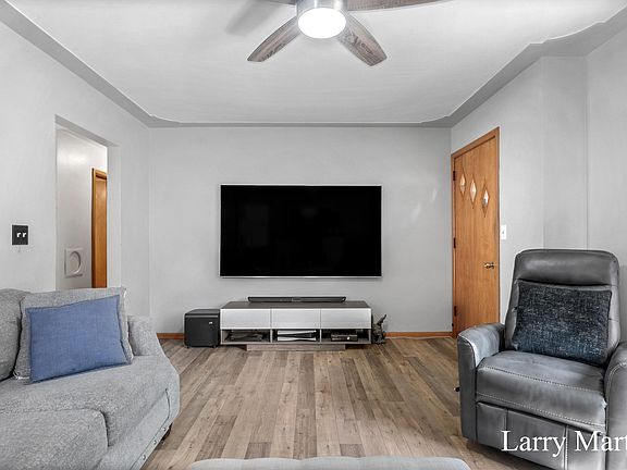 3rd image of 3463 Parkland Ave SW