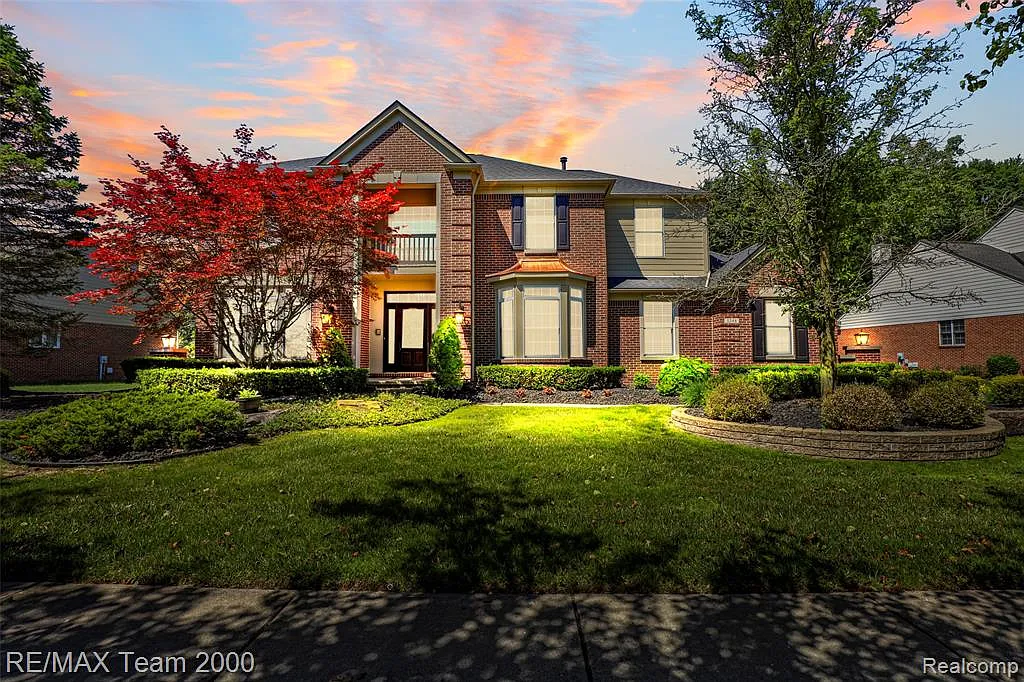 4 bed, 2.5 bath, 3411 sqft, $4,400 — Photo 2