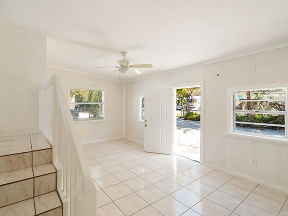 3rd image of 271 Ryan Ave