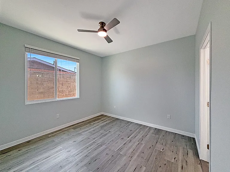1056 N Lincoln St — Photo 17